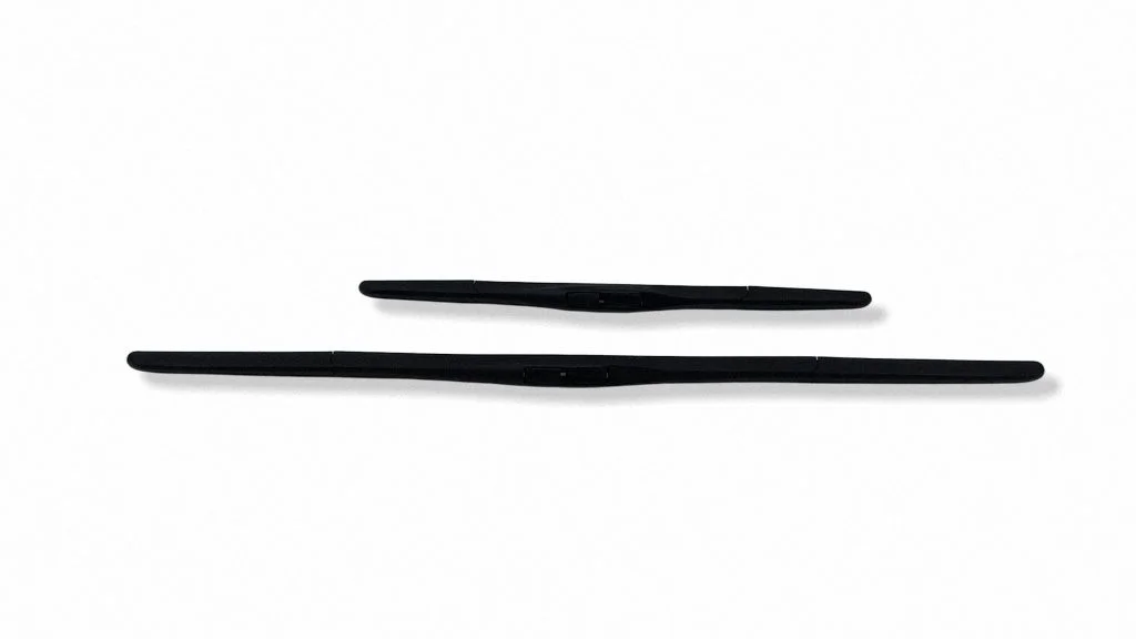 Windshield/front glass wiper blade