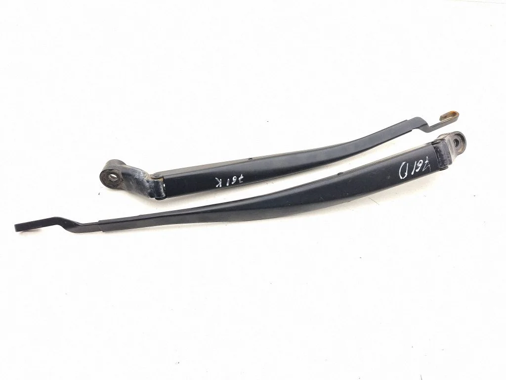 Windshield/front glass wiper blade