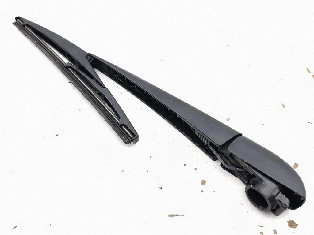 Rear wiper blade