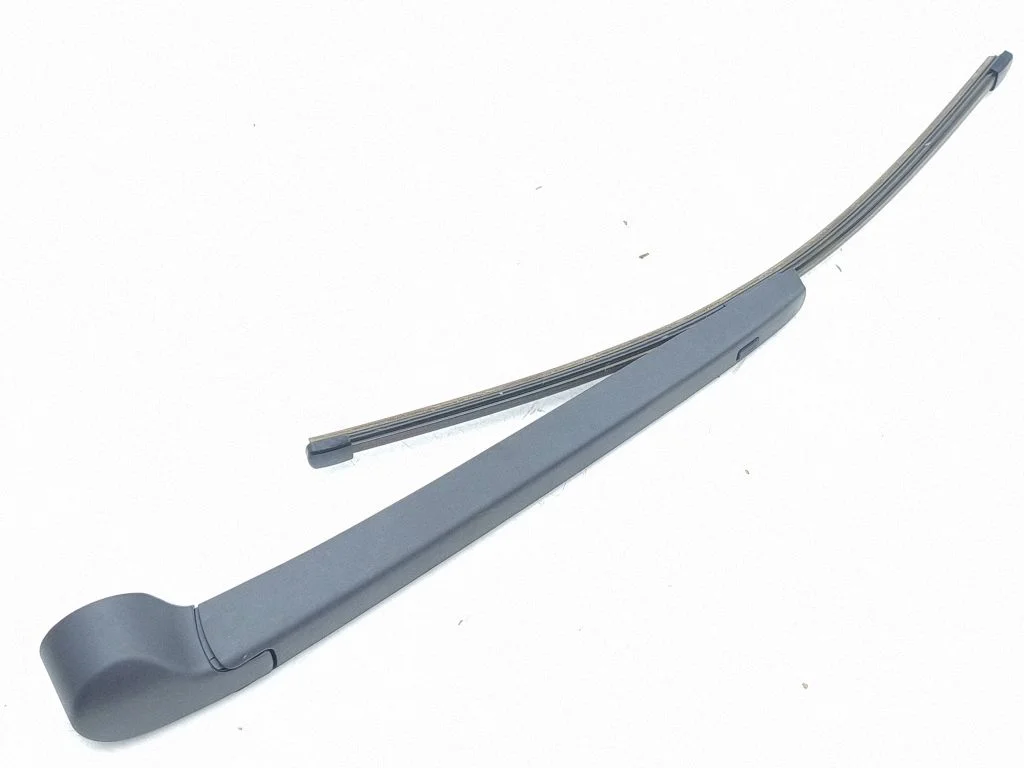 Ramię wycieraczki tylnej 3J0955704