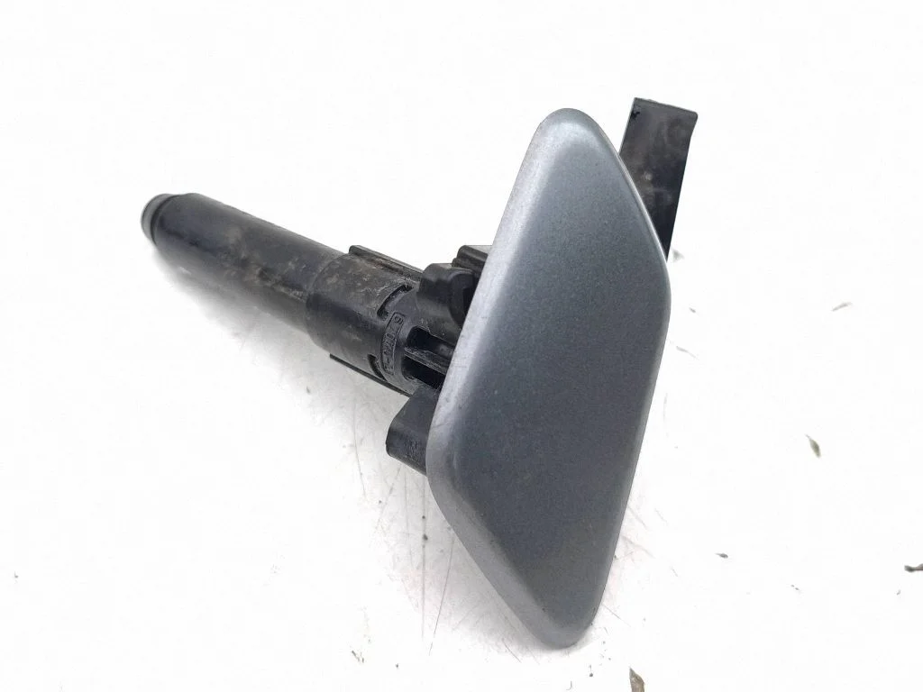 Lukturu apskalošanas sprausla(-s) 67070L