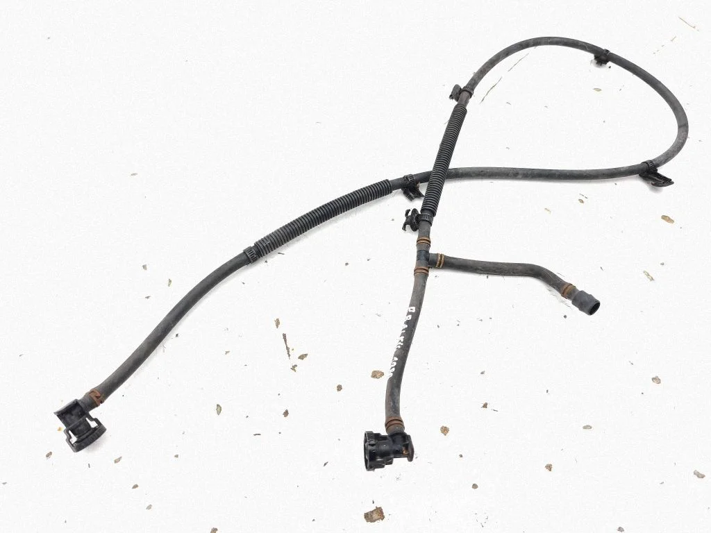 Headlight washer hose/pipe