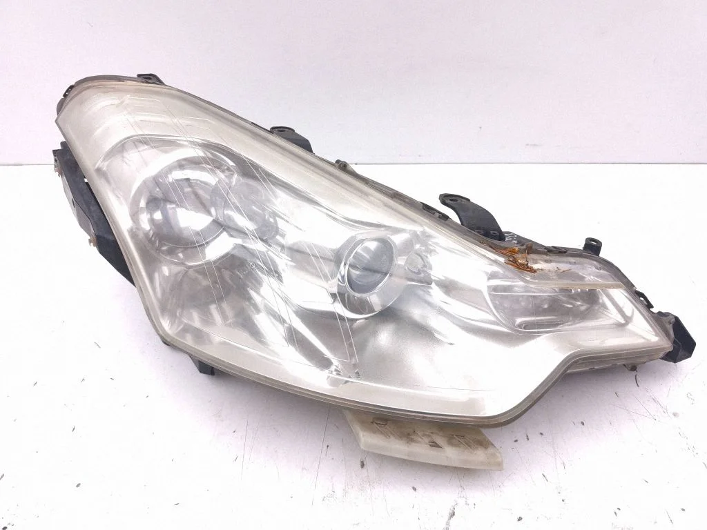 Headlight/headlamp – right
