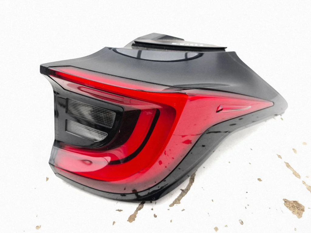 Rear/tail lights – right