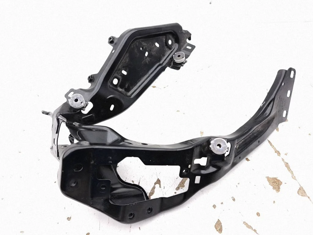 Headlight/headlamp mounting bracket 5A2F5B4