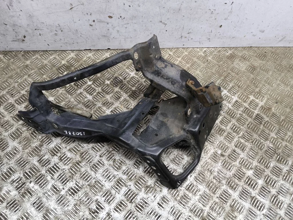 Headlight/headlamp mounting bracket – left