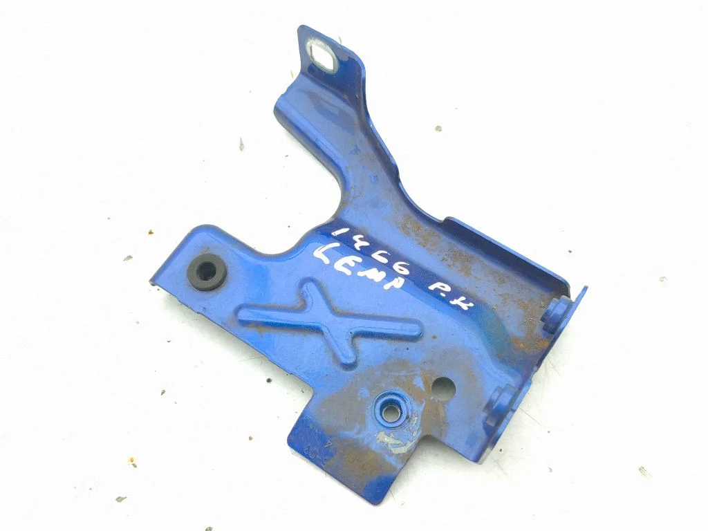 Headlight/headlamp mounting bracket 8737115