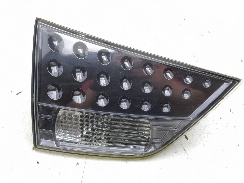 Tailgate rear/tail lights – left
