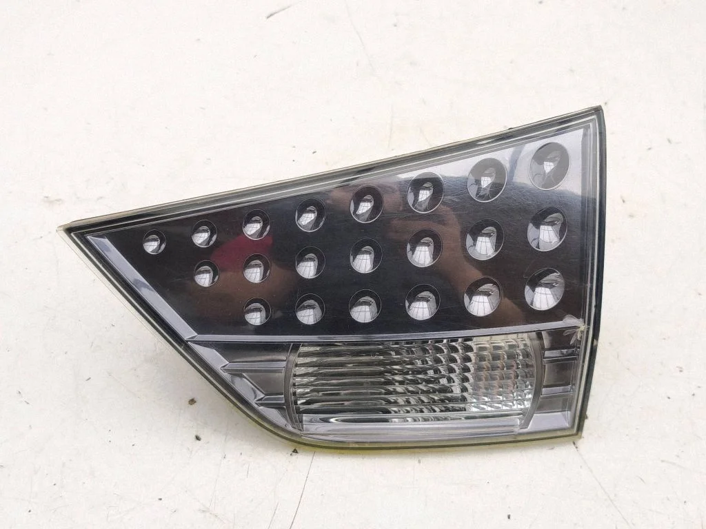 Tailgate rear/tail lights – right