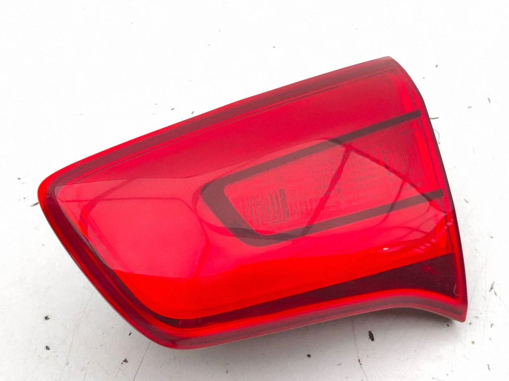 Lampa tylna w klapie 924603W510