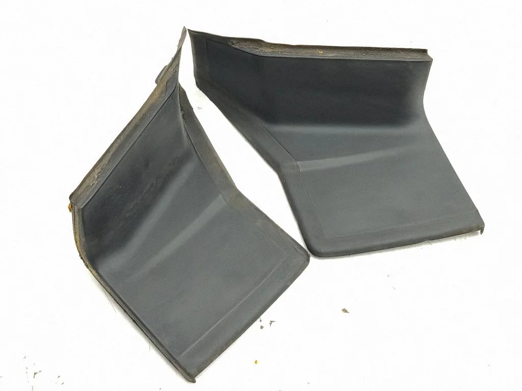 Rear/tail light trim molding K8D228661AC