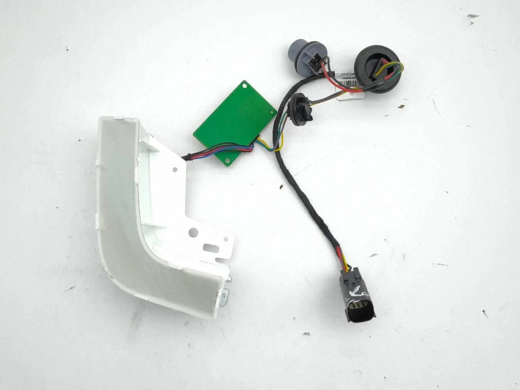 Tail light part – right
