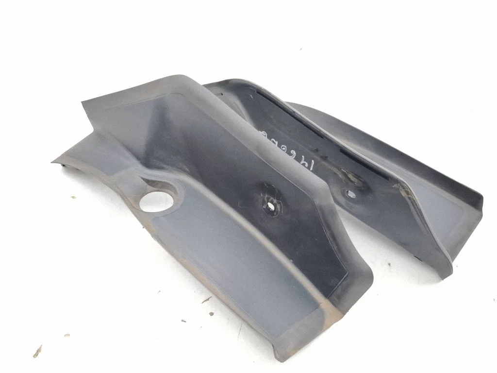 Rear/tail light trim molding 9491490