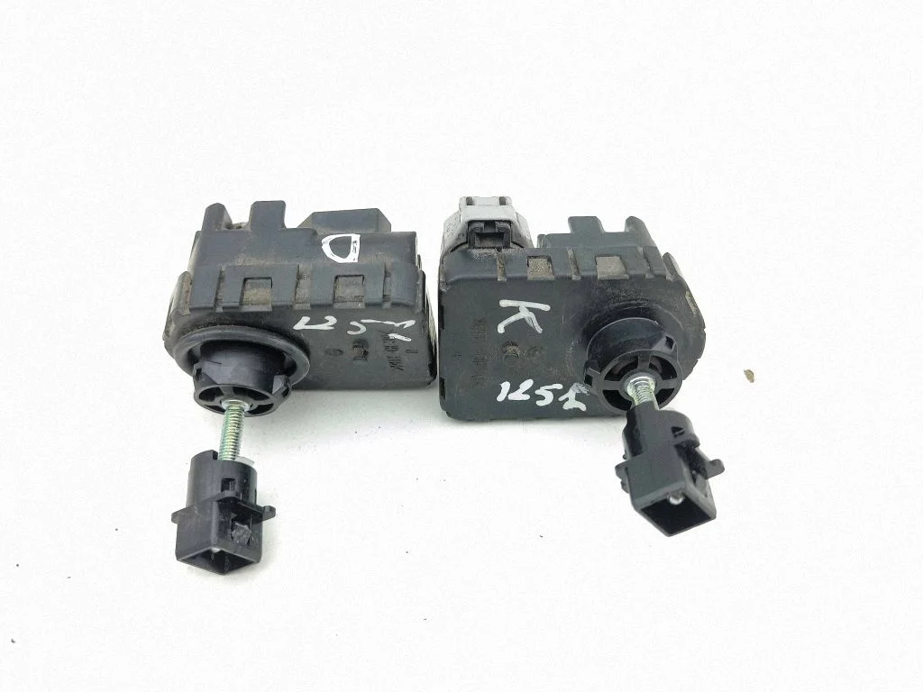 Headlight level adjustment motor 1J1812849A