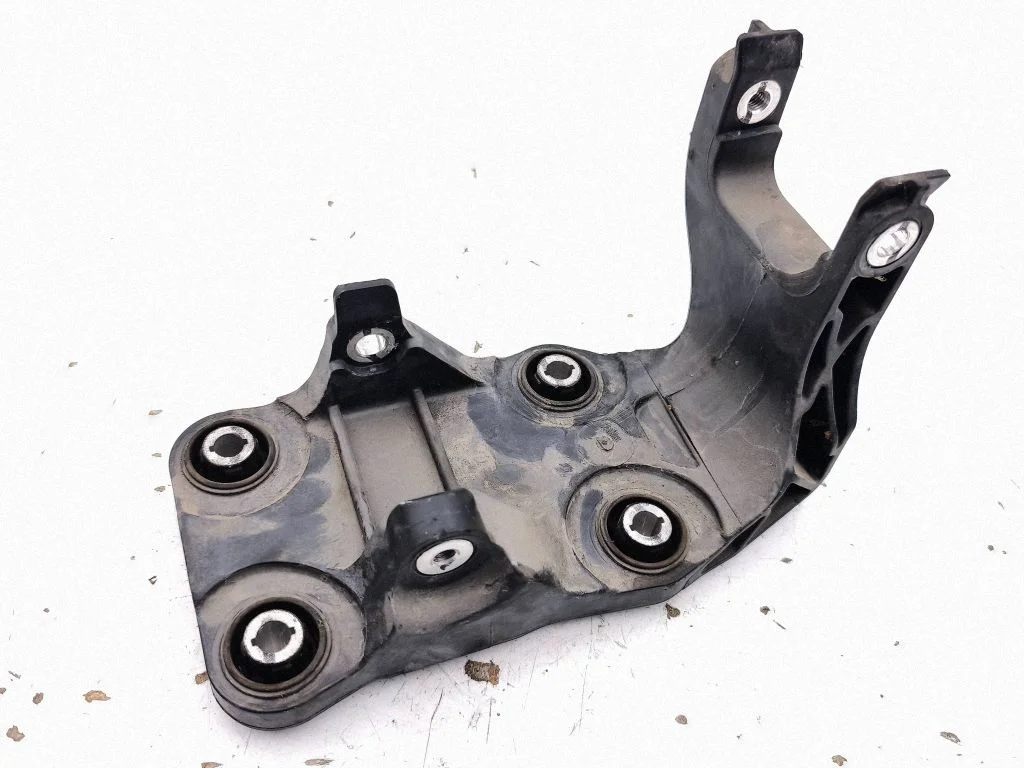 A/C compressor mount bracket LJ9H19F669AE