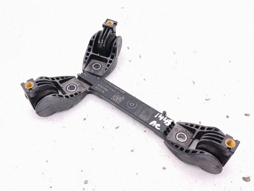 A/C compressor mount bracket 1EA820034B