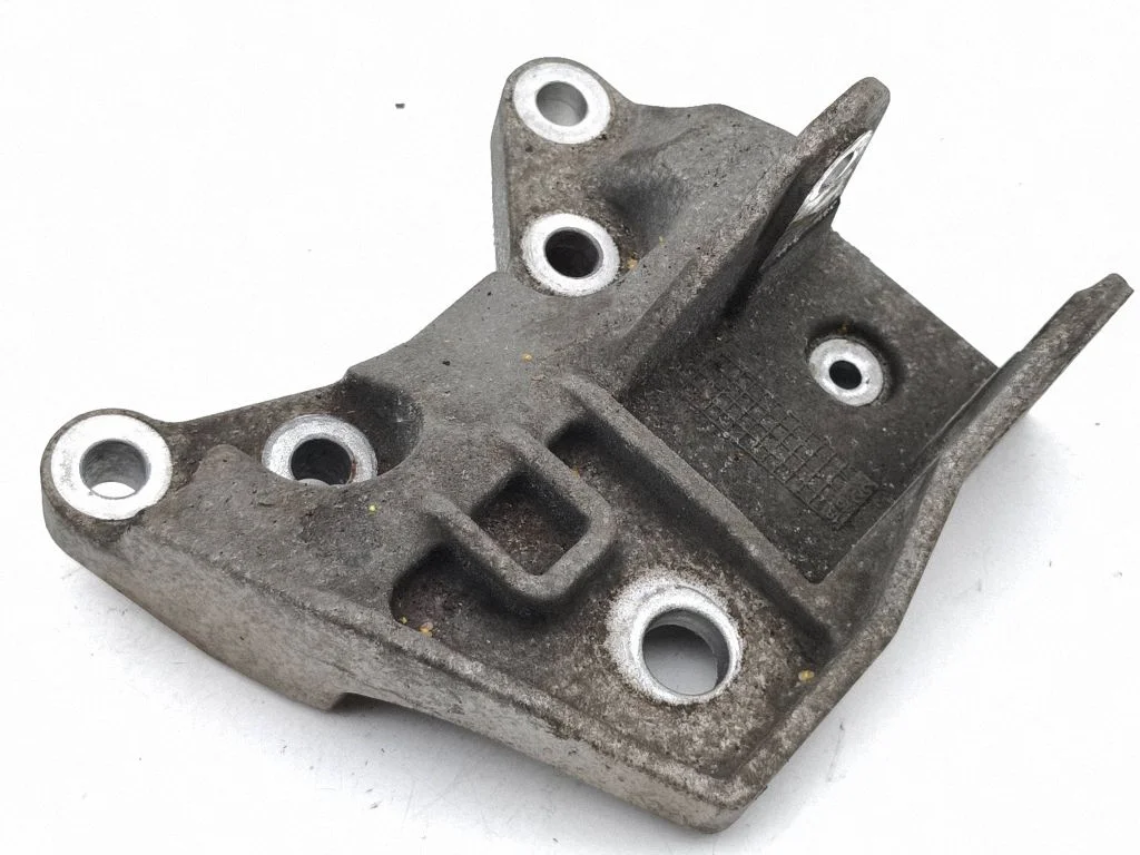 Kliimakompressori kinnitusklamber GJ326P096AF
