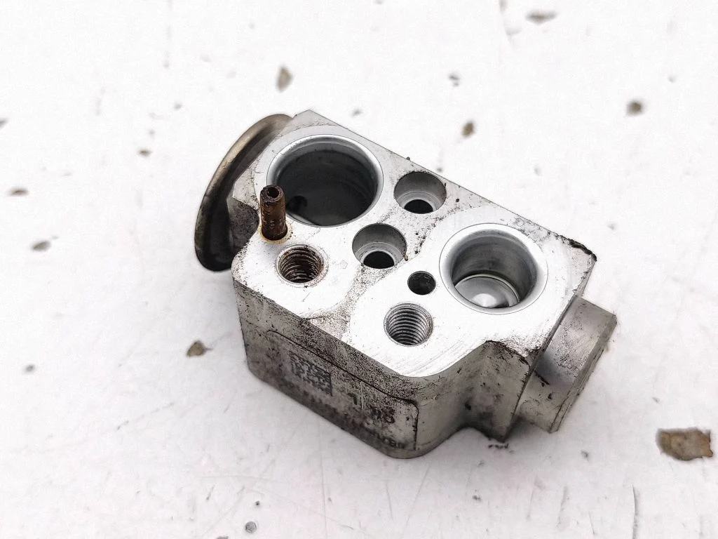 Air conditioning (A/C) expansion valve 7P0820679A