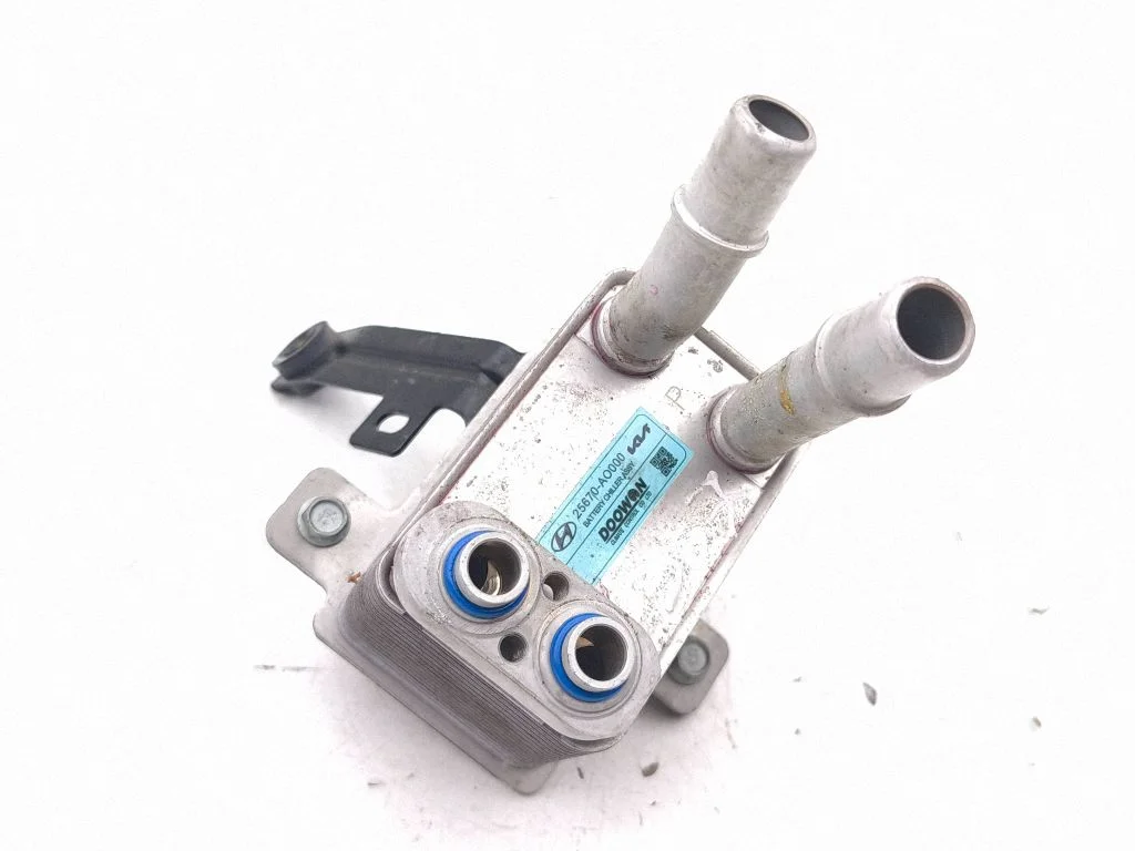 Kliimaseadme jahutusradiaator (kondensaator) 25670A0000