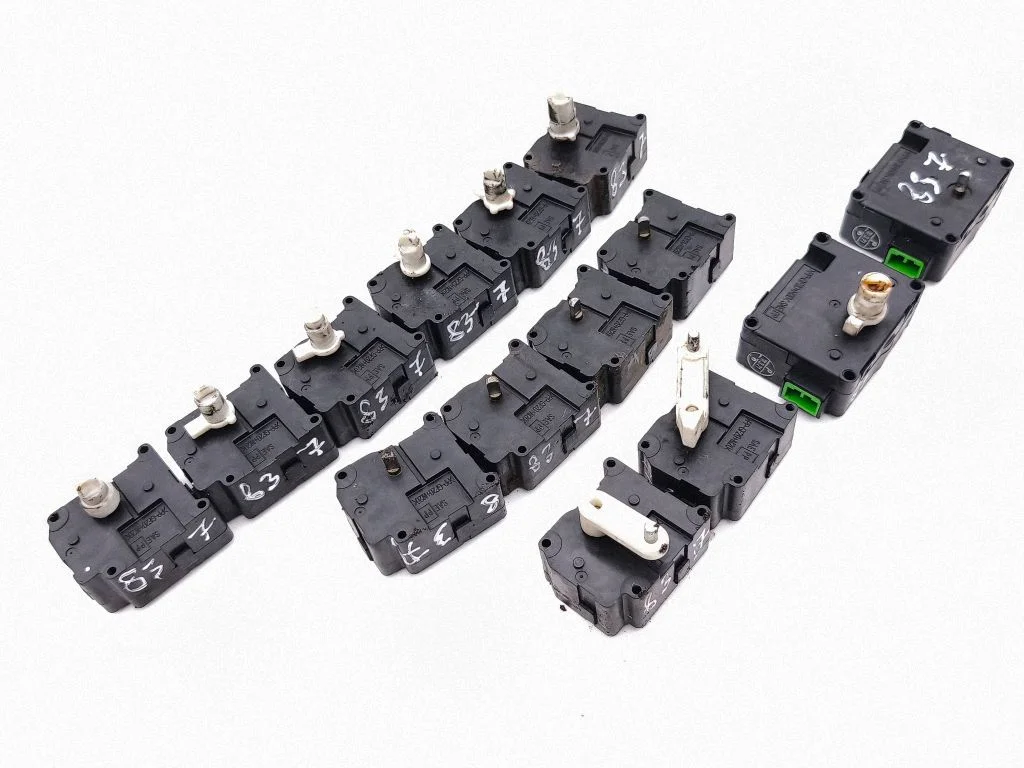 Air flap motor/actuator 4D0820511