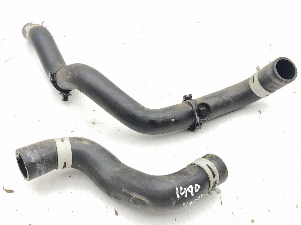 Engine coolant pipe/hose