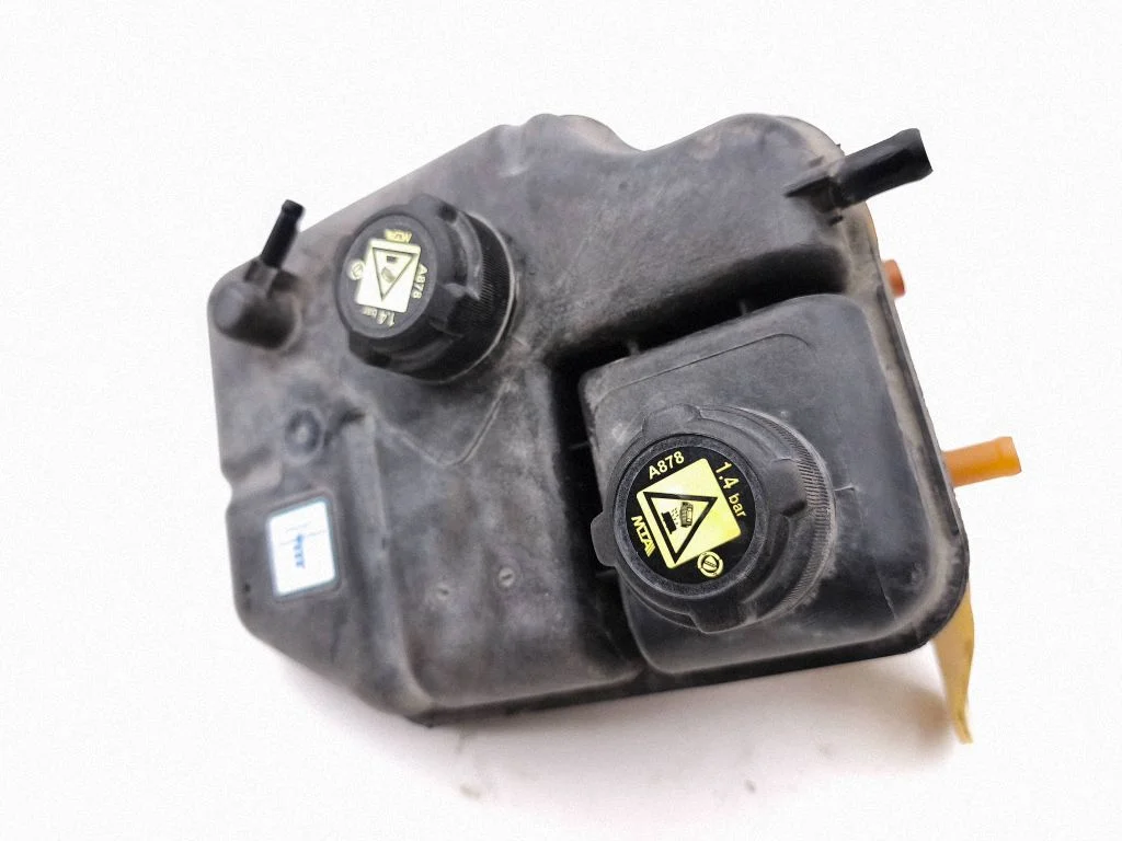 Coolant expansion tank/reservoir