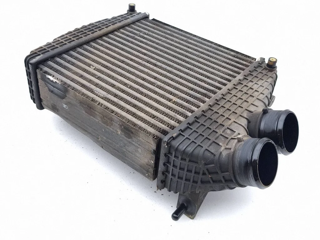 Vahejahuti radiaator 16474839