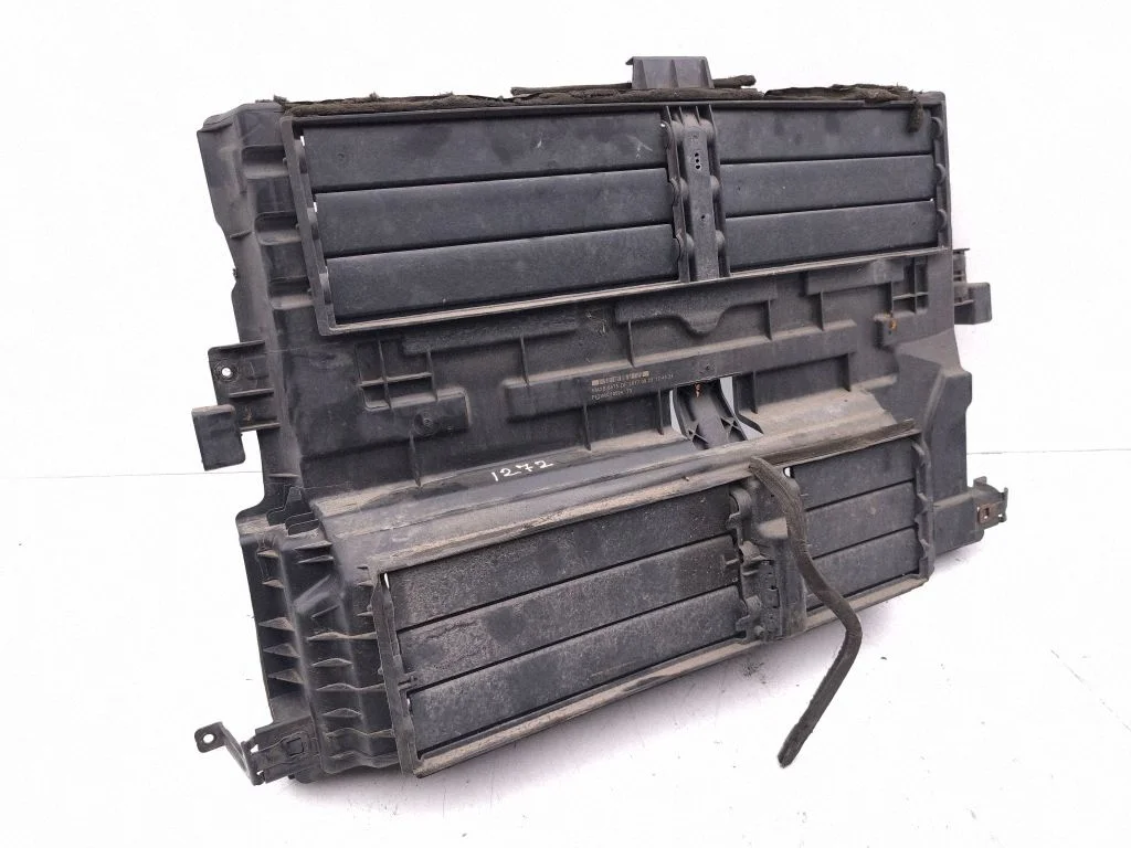 Intercooler air guide/duct channel EM2B8475DF