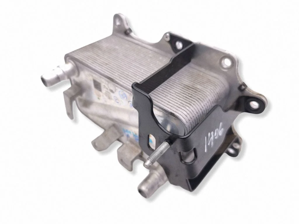 Motora eļļas radiators R6D36A642AB