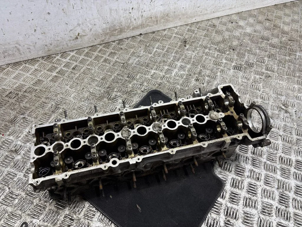 Engine head 7792753