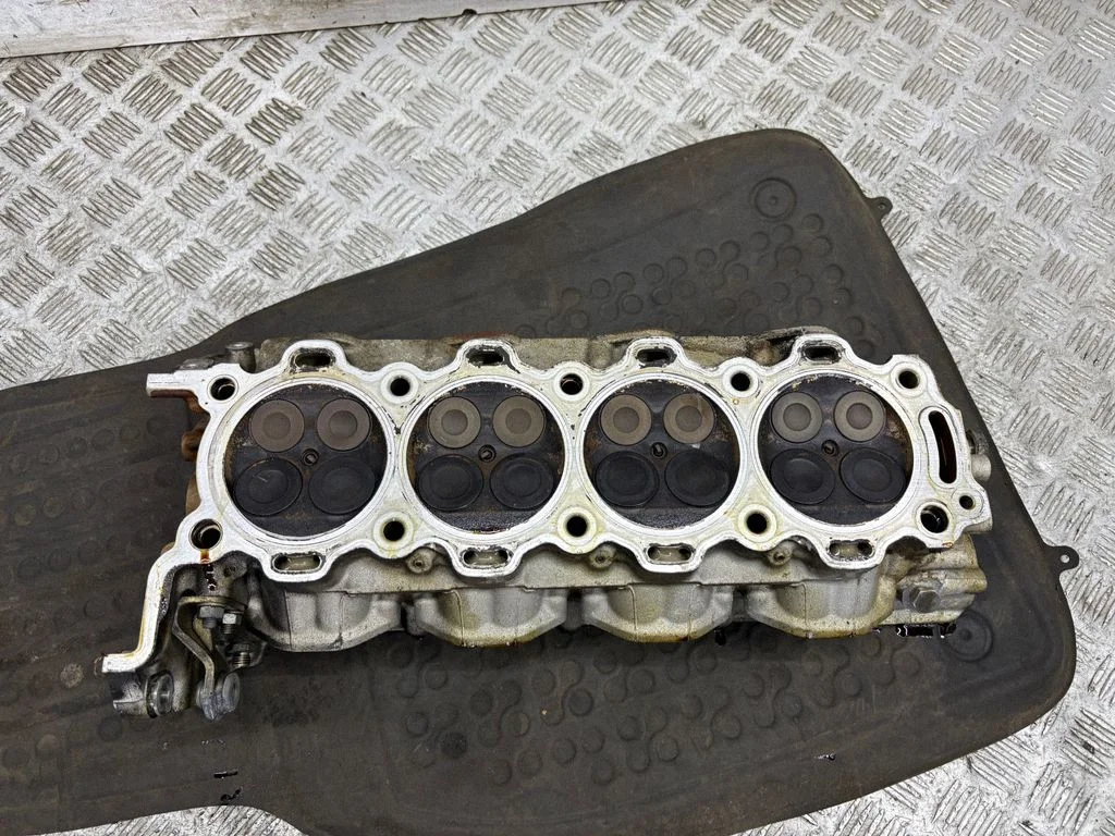 Engine head – left