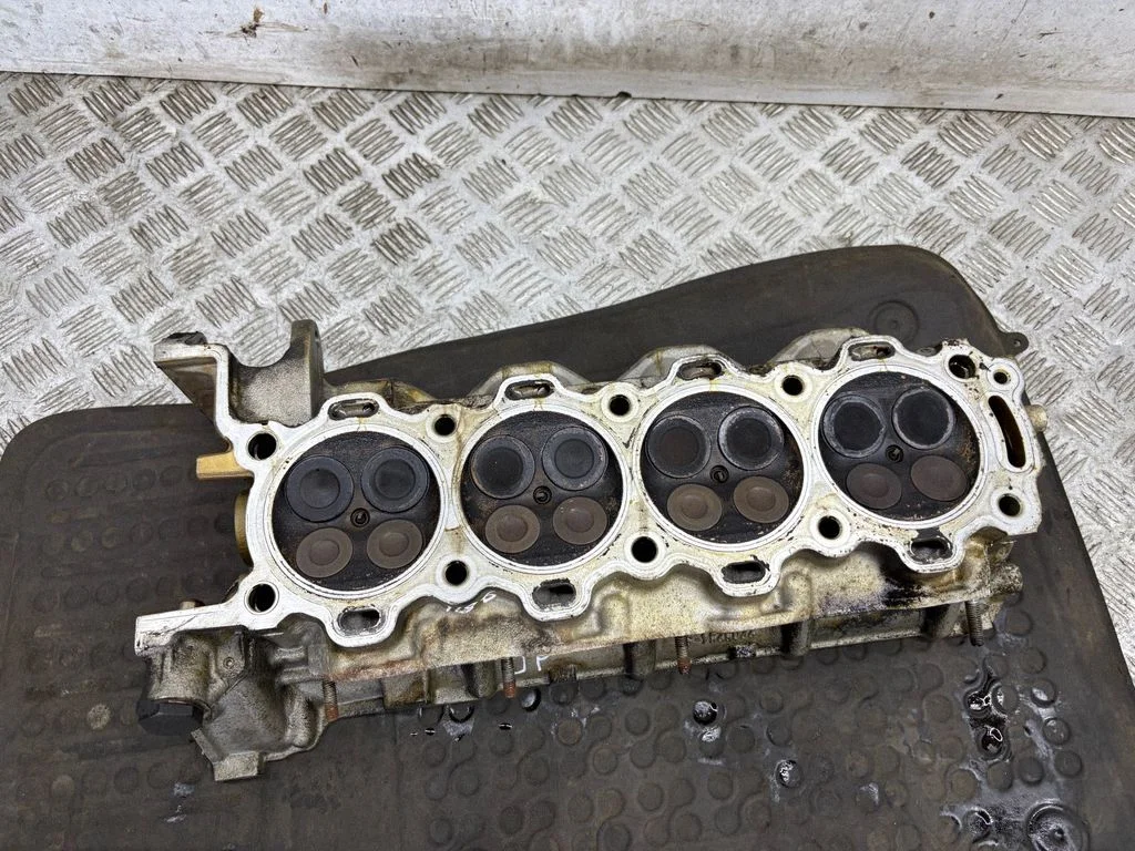 Engine head – right
