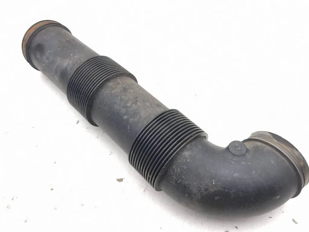 Õhu sisselaske voolik (-ud)/ toru (-d) 7L5128684C