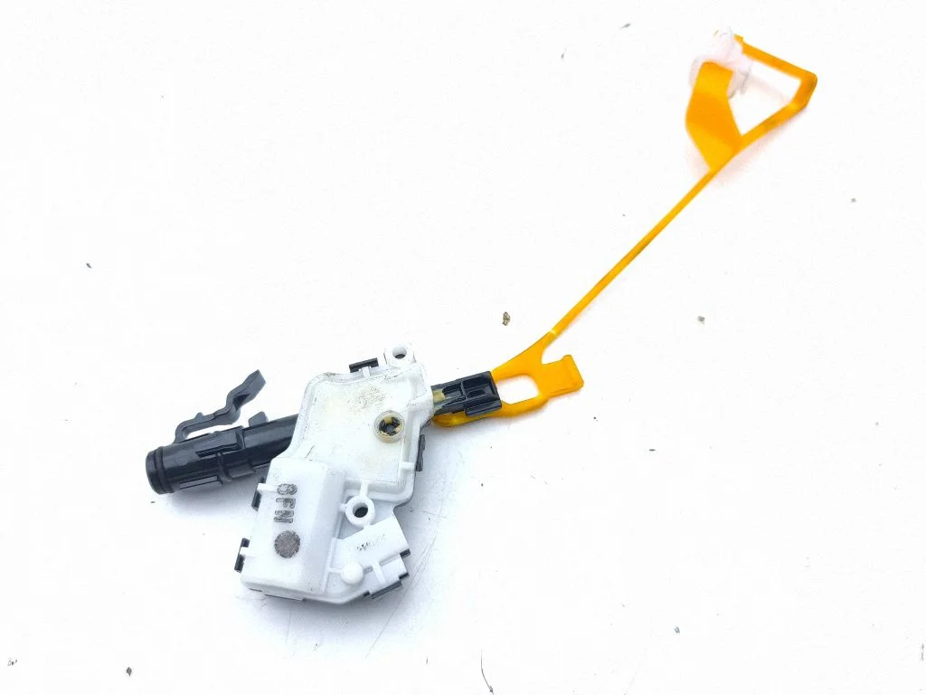 Zamek klapki wlewu paliwa – Lexus IS III XE30 (2013-2020)