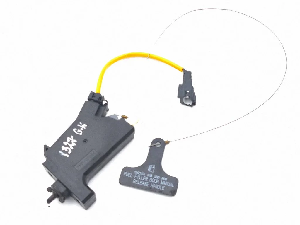 Fuel tank cap lock