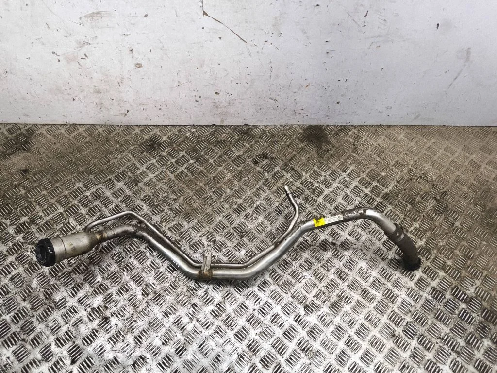 Fuel tank filler neck pipe E1G39034BB