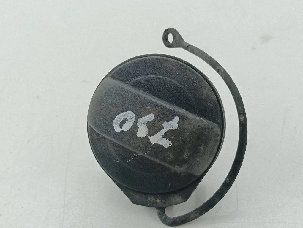 Degvielas tvertnes uzskrūvējamais vāciņš 3AA301553A