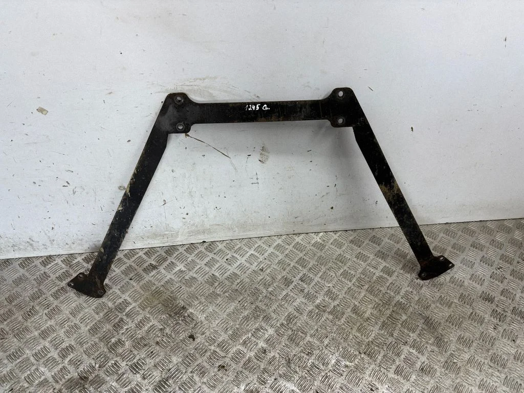Fuel tank mounting bracket