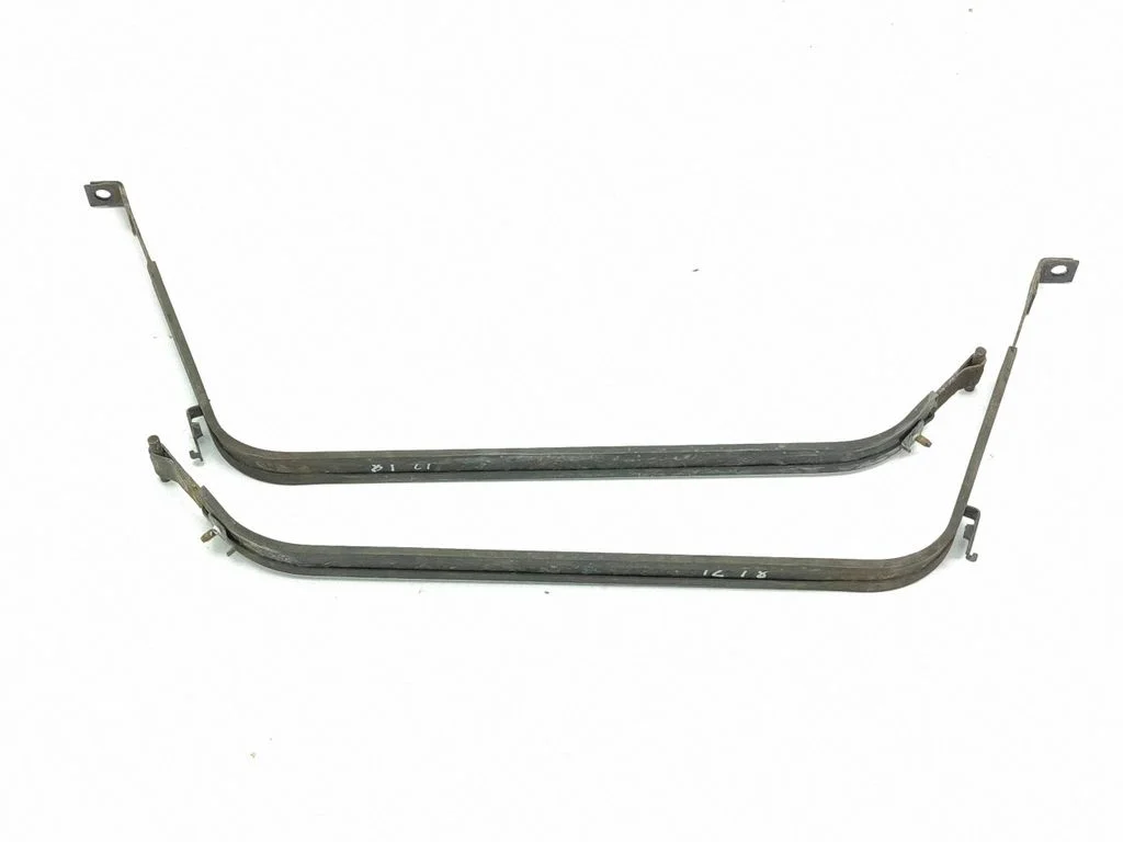 Kütusepaagi kinnitusklamber (-klambrid)