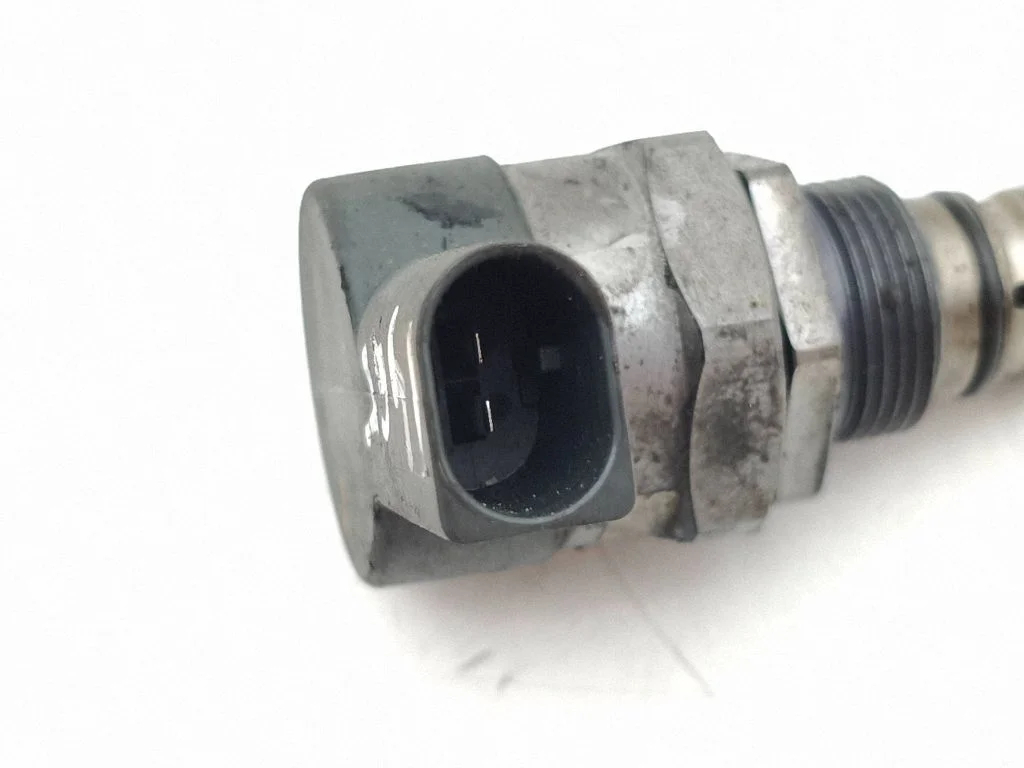 Kütuse rõhuregulaator A0000705746