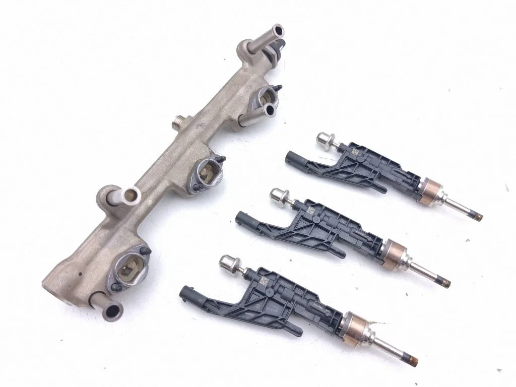 Fuel injectors set 8744746