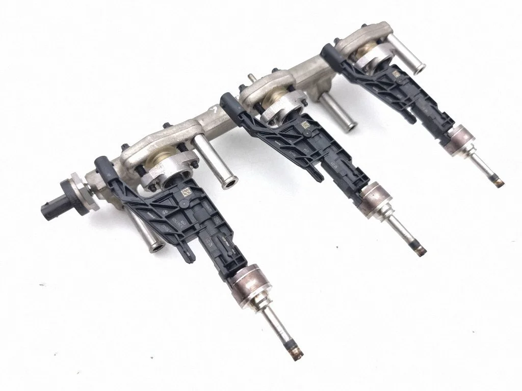Fuel injectors set 8744746