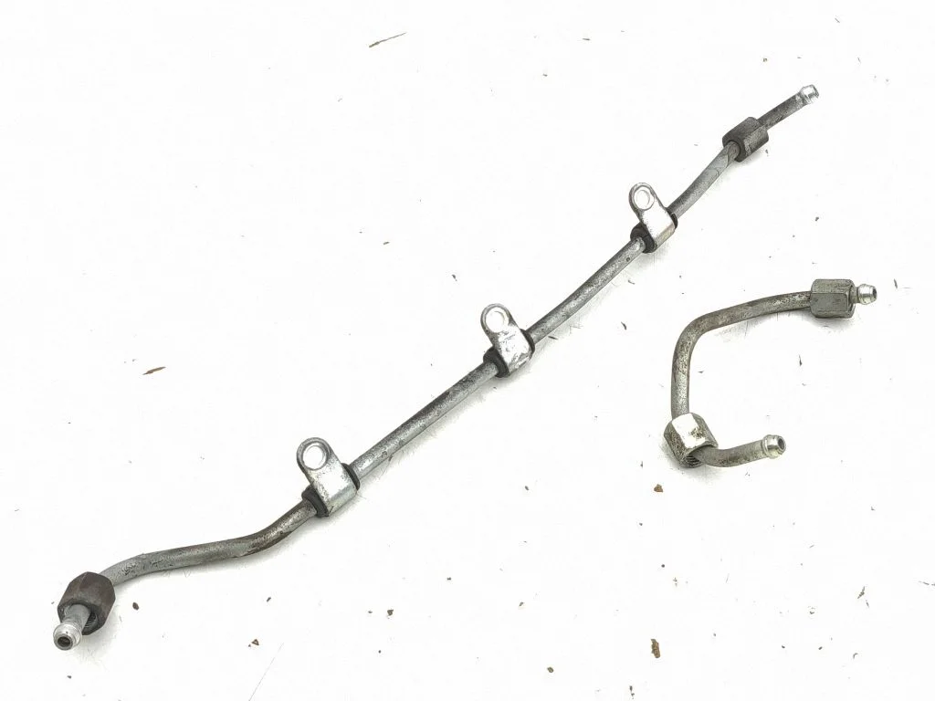 Fuel injector supply line/pipe