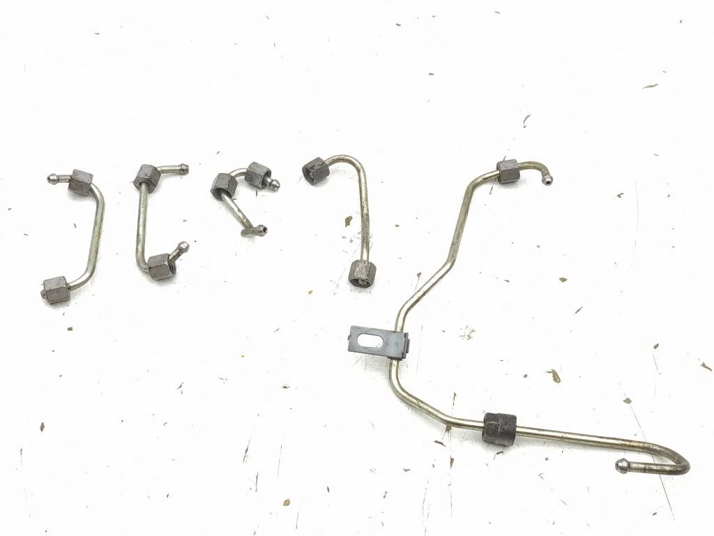 Fuel injector supply line/pipe