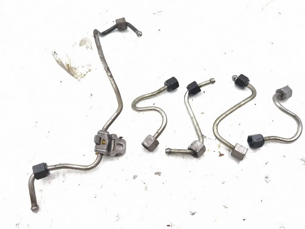 Fuel injector supply line/pipe