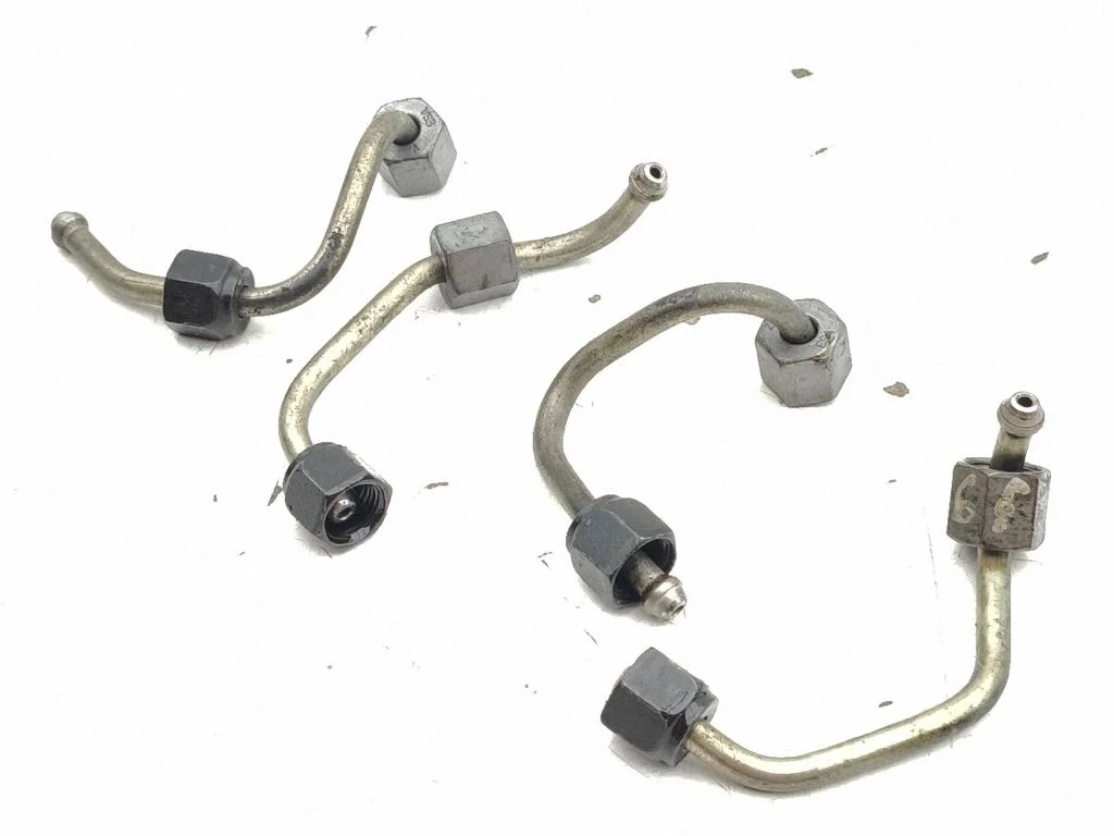 Fuel injector supply line/pipe