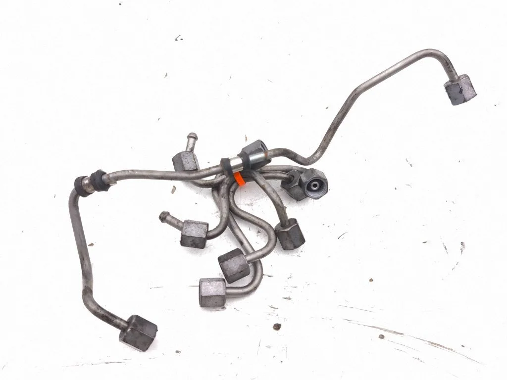 Fuel injector supply line/pipe
