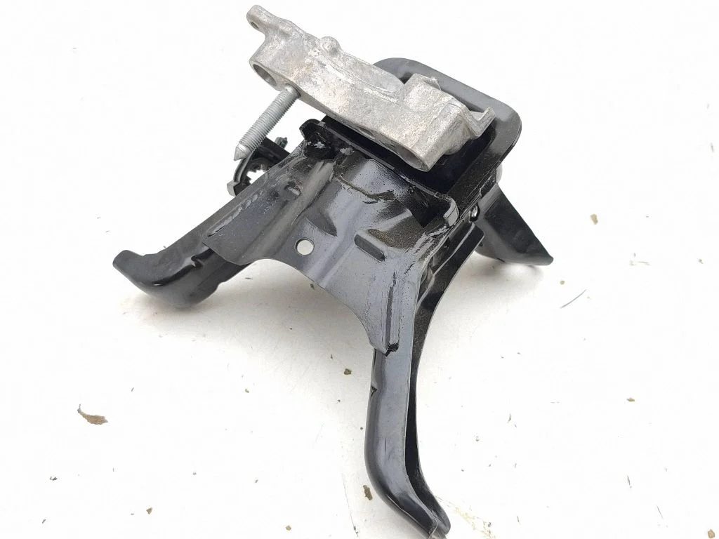 Engine mount bracket