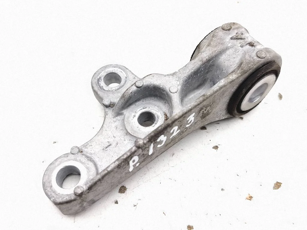 Engine mount bracket – front