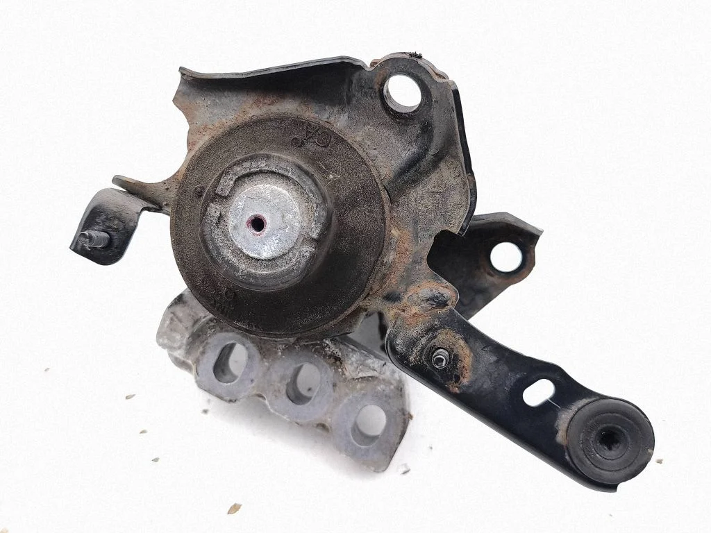 Engine mount bracket – front left